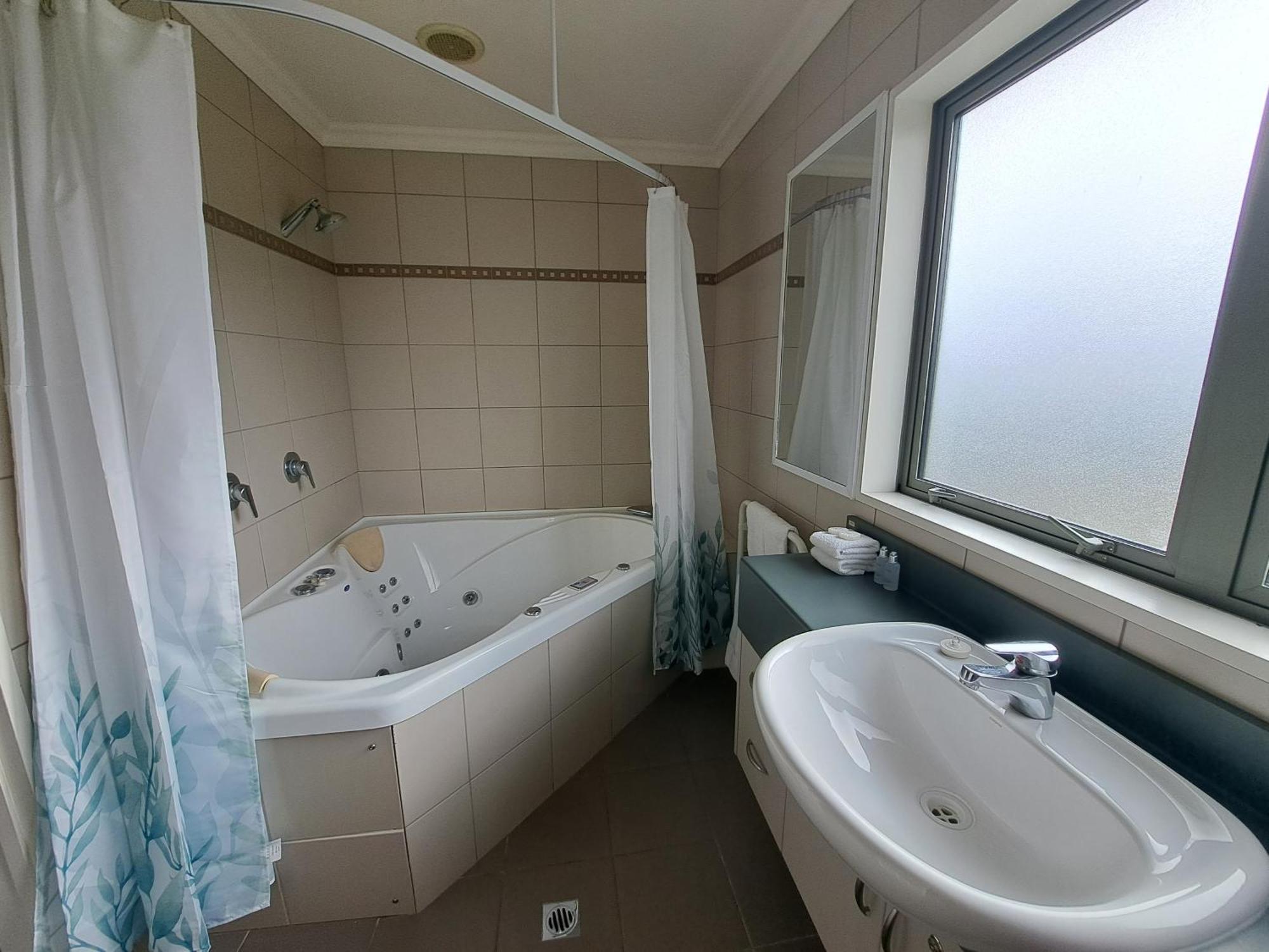 Hotel Lake Brunner Greymouth Exterior photo